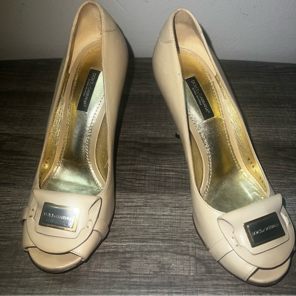 Dolce & Gabbana Cream Peep Toe Heels sue 36.5 / US 6-6.5